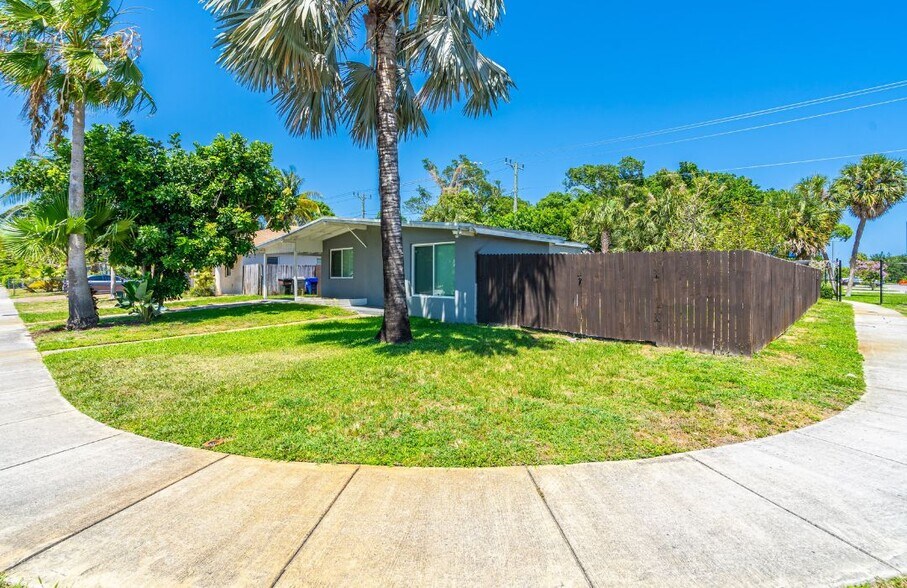 Building Photo - 4500 NE 18th Ave