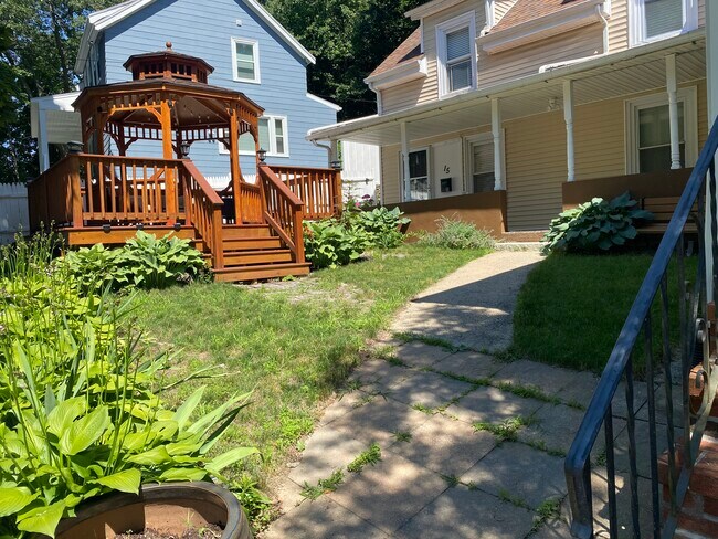 Primary Photo - 15 Crescent Ln