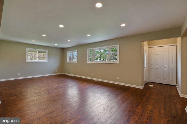 Building Photo - 304 Browning Ln