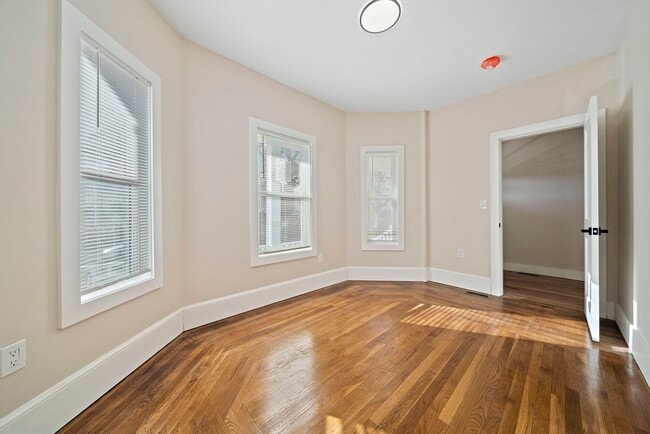 Building Photo - 140 Devon St