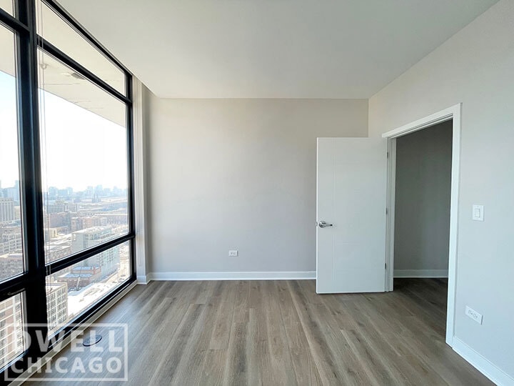 Building Photo - 776 W Quincy St