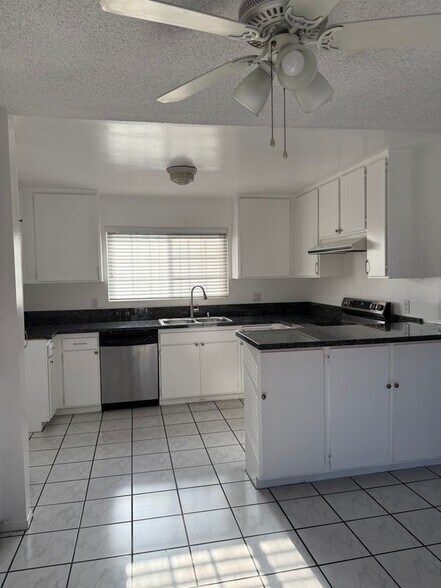 Building Photo - 16141 Malaga Ln