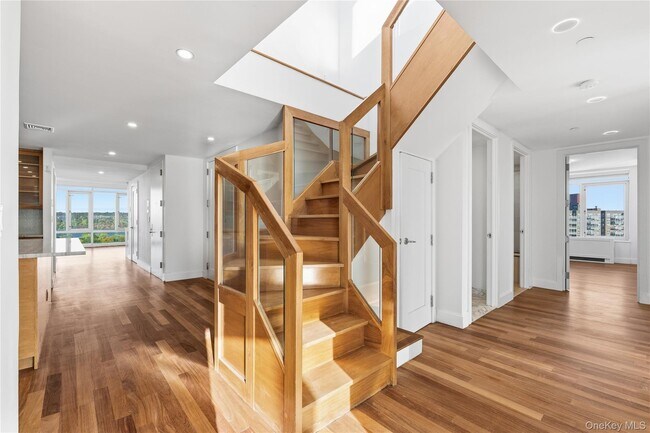 Building Photo - 3220 Arlington Ave