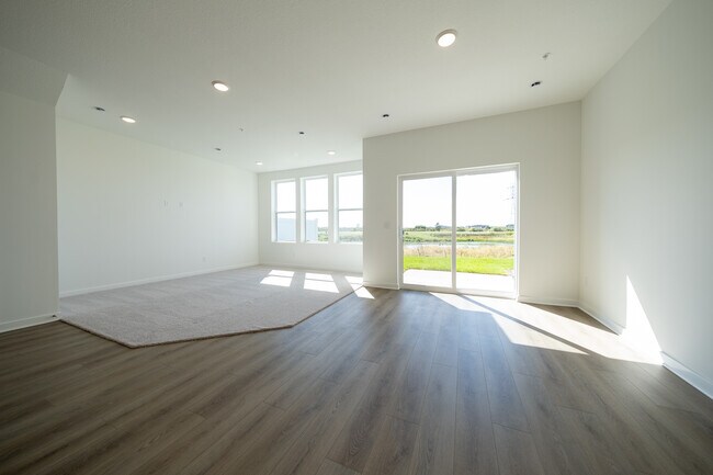 Building Photo - 10429 Ithaca Ln N