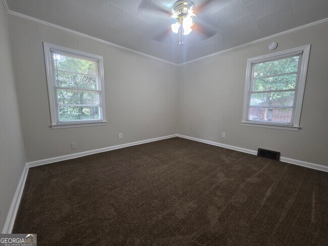 Building Photo - 2639 Tredway Dr