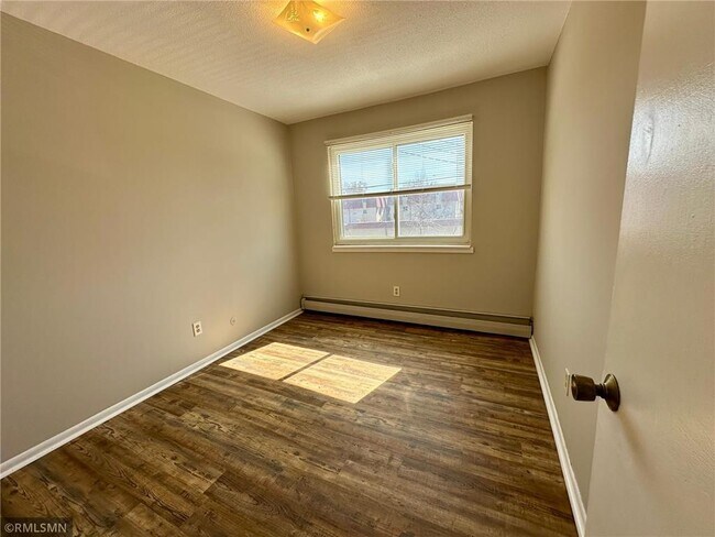 Building Photo - 1566 N Woodbridge St