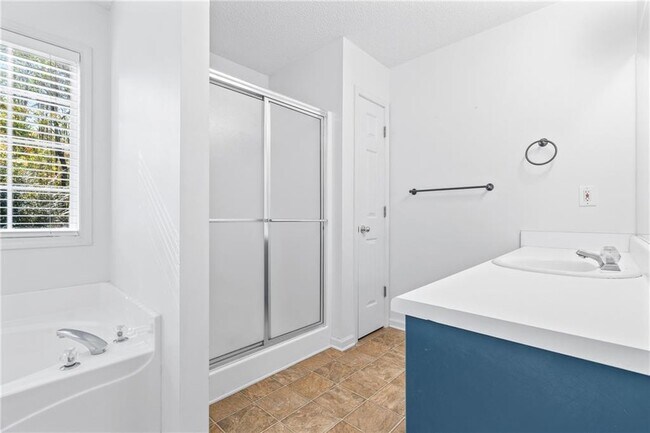 Building Photo - 204 Red Fox Ct