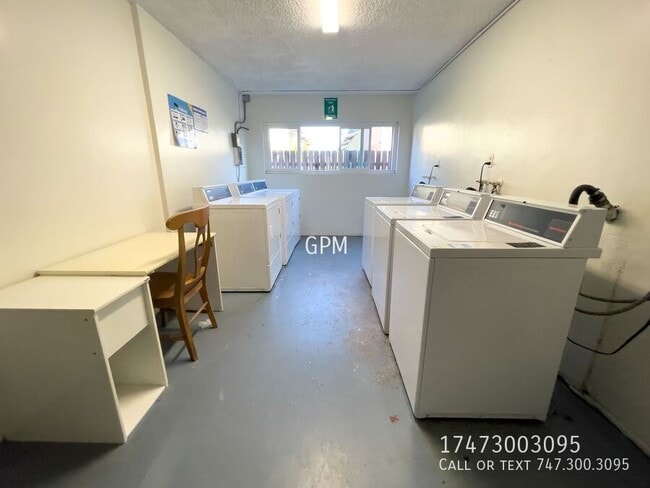 Building Photo - 514 W Huntington Dr