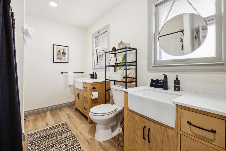 Building Photo - 302 S Shiloh St