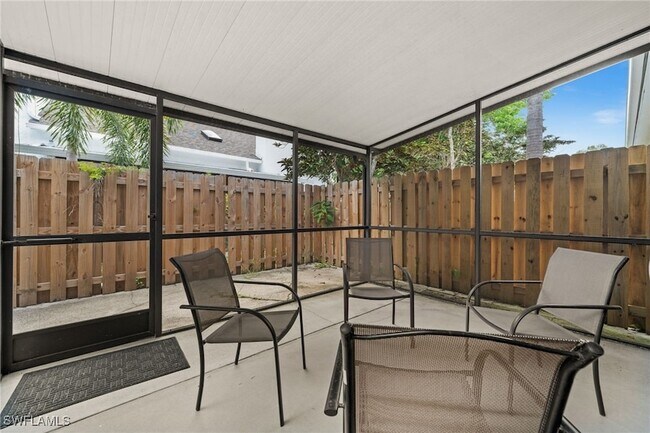 Building Photo - 833 Meadowland Dr