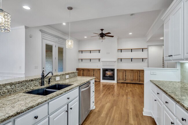 Building Photo - Stunning rental home on a premium lot in s...