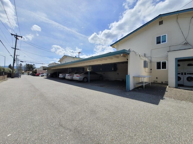 Building Photo - 10218 E Pk Cir