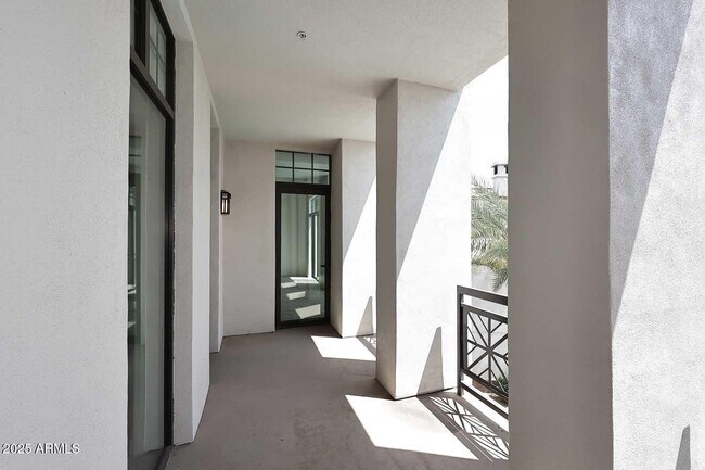Building Photo - 8 Biltmore Estates Dr