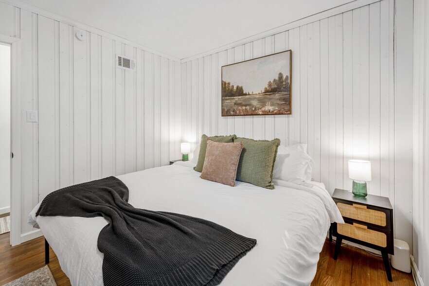 Building Photo - 1464 E 41st St