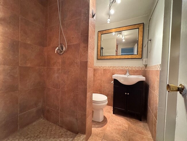 Building Photo - Los Ranchos Casita with Utilities Included!