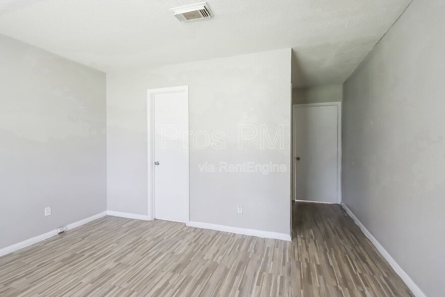Building Photo - 11235 Lemond Dr