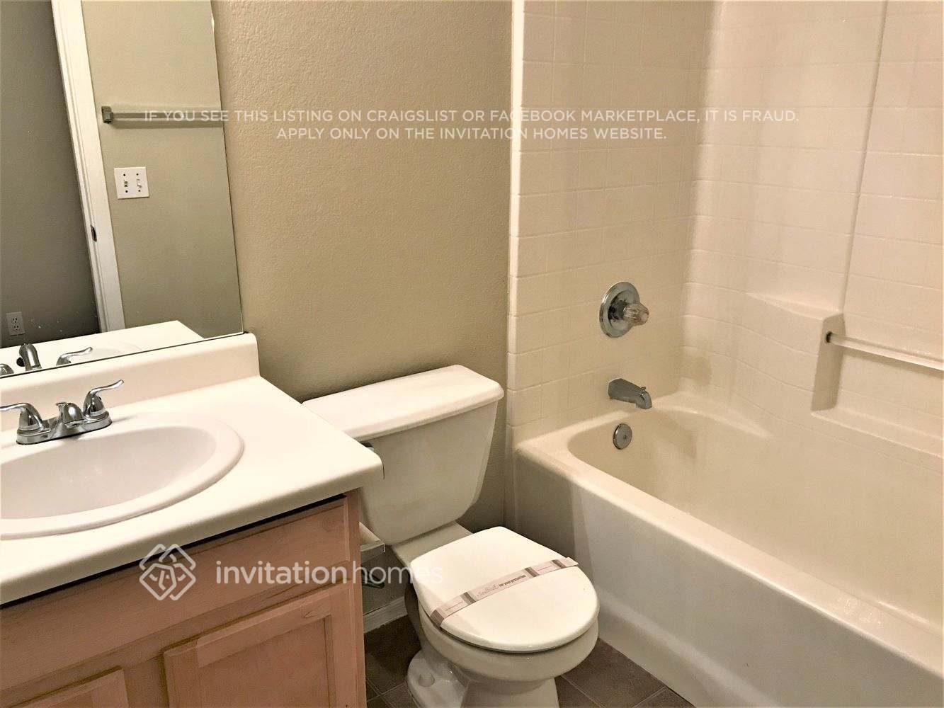 Building Photo - 8632 E Capri Ave