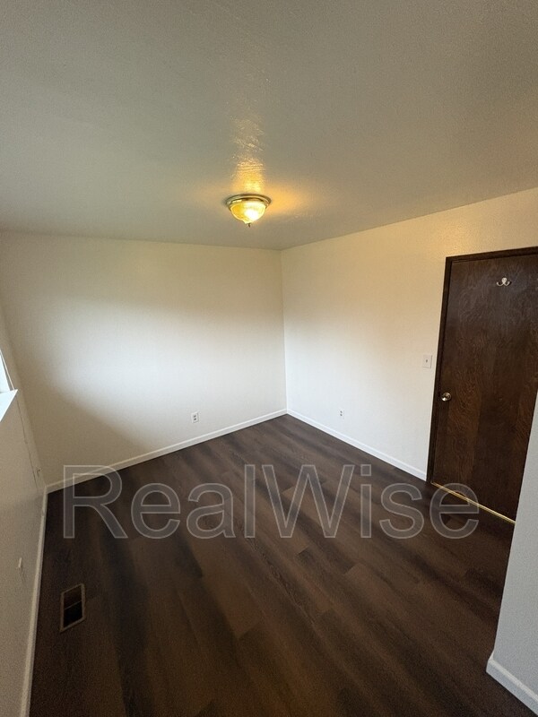 Building Photo - 231 Hawthorne St