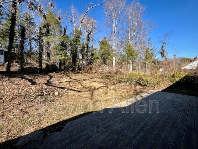 Building Photo - 20 Bell Rd