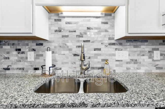 Building Photo - 491 Kinslow Ct