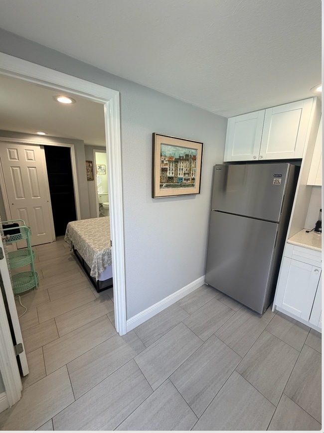 Building Photo - Stadium Studio/  Efficiency