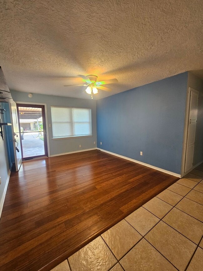 Building Photo - (2) Bed/(2) Bath with Storm Shelter Avail ...