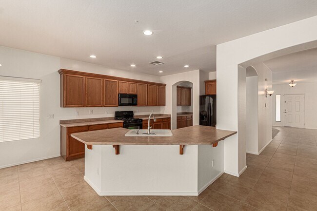 Building Photo - Chandler 4 Bedroom - 2.5 Bathroom with Pri...