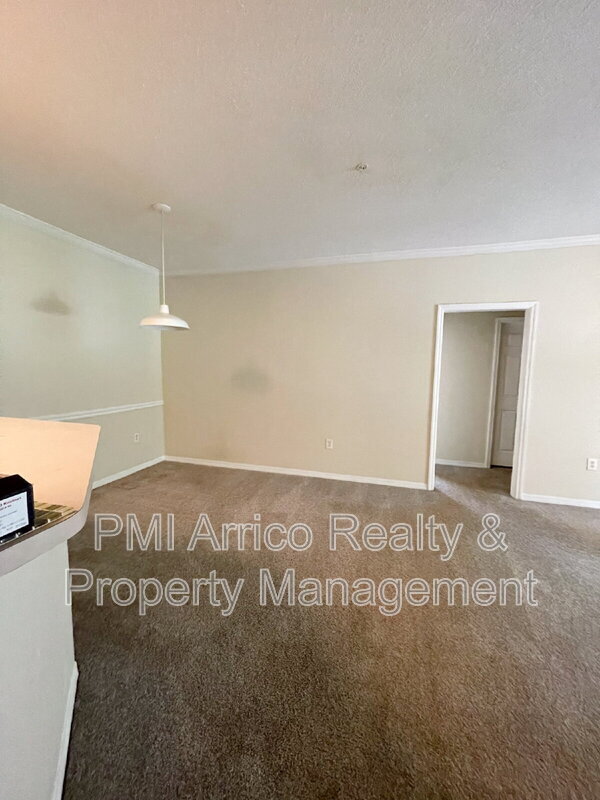 Building Photo - 18001 Richmond Pl Dr
