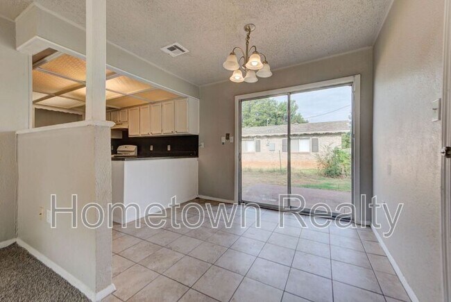 Building Photo - 2401 Piccadilly Cir