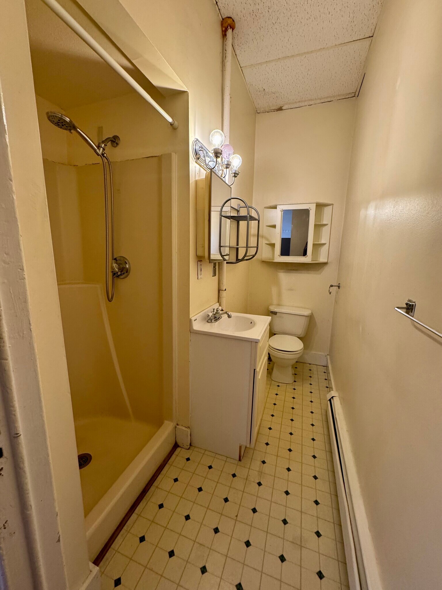 Building Photo - 123 Almy St