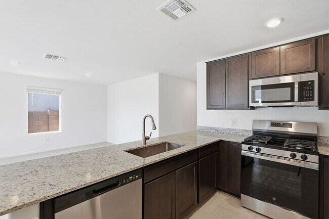 Building Photo - Modern Comfort Meets Desert Serenity – 4 Bed Rocking K Rental Home Available Now!