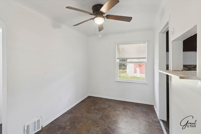 Building Photo - 3 bedroom ranch $1100