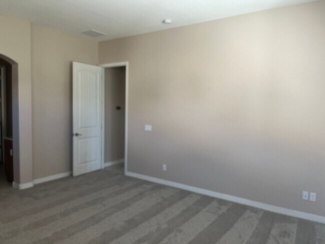 Building Photo - Three Bedroom-Two Bath-2.5 Car Garage ~ Gr...