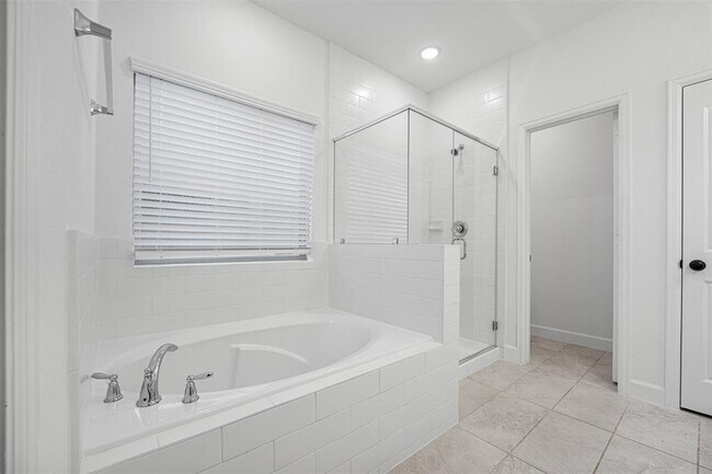 Building Photo - 11926 Briarwood Hill Way