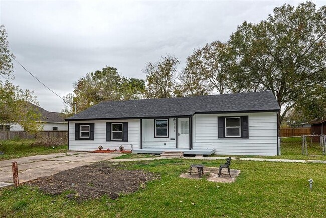 Building Photo - 4909 Higgins St