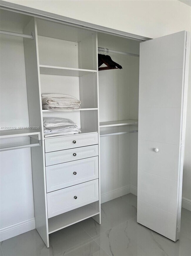 Building Photo - 155 Ocean Ln Dr