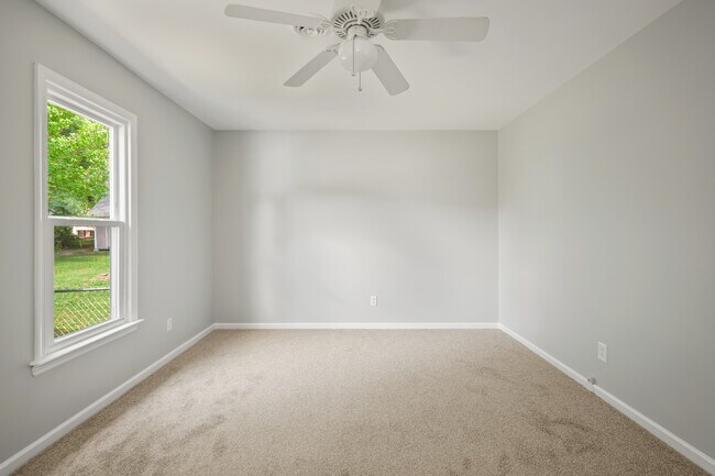 Building Photo - 5712 Sara Kay Dr