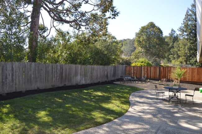 Building Photo - 119 Whitethorne Dr