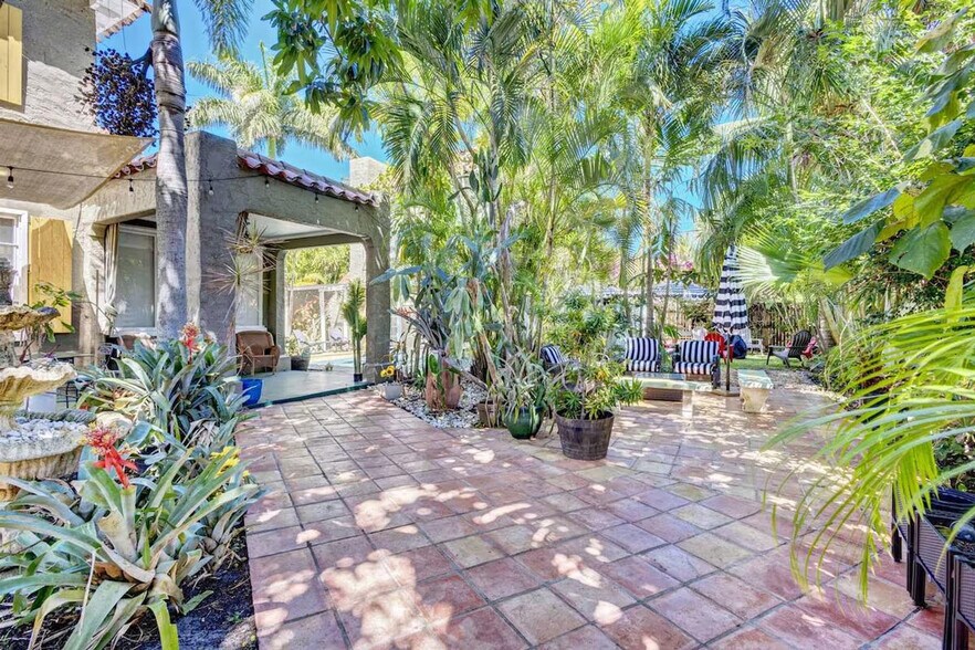 Building Photo - 516 28th St