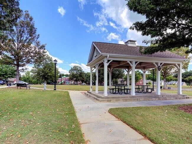 Building Photo - 283 Hiawassee Dr