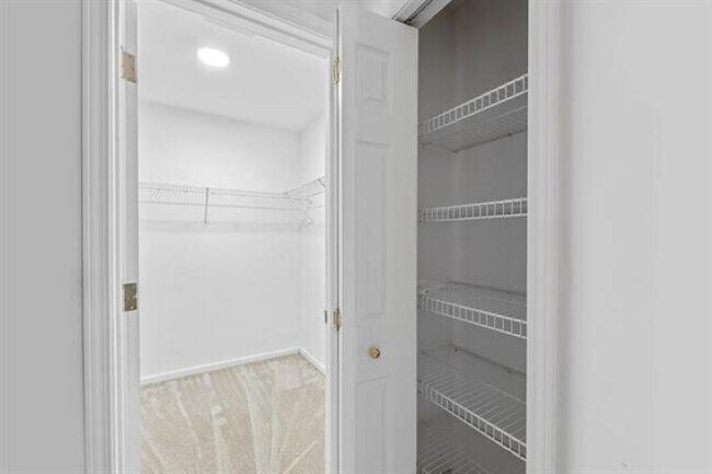 Building Photo - 4517 Eltham Park