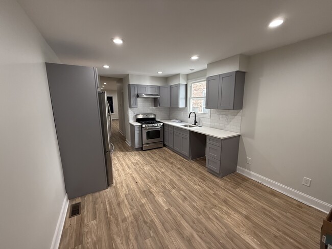 Building Photo - 129 Mott St