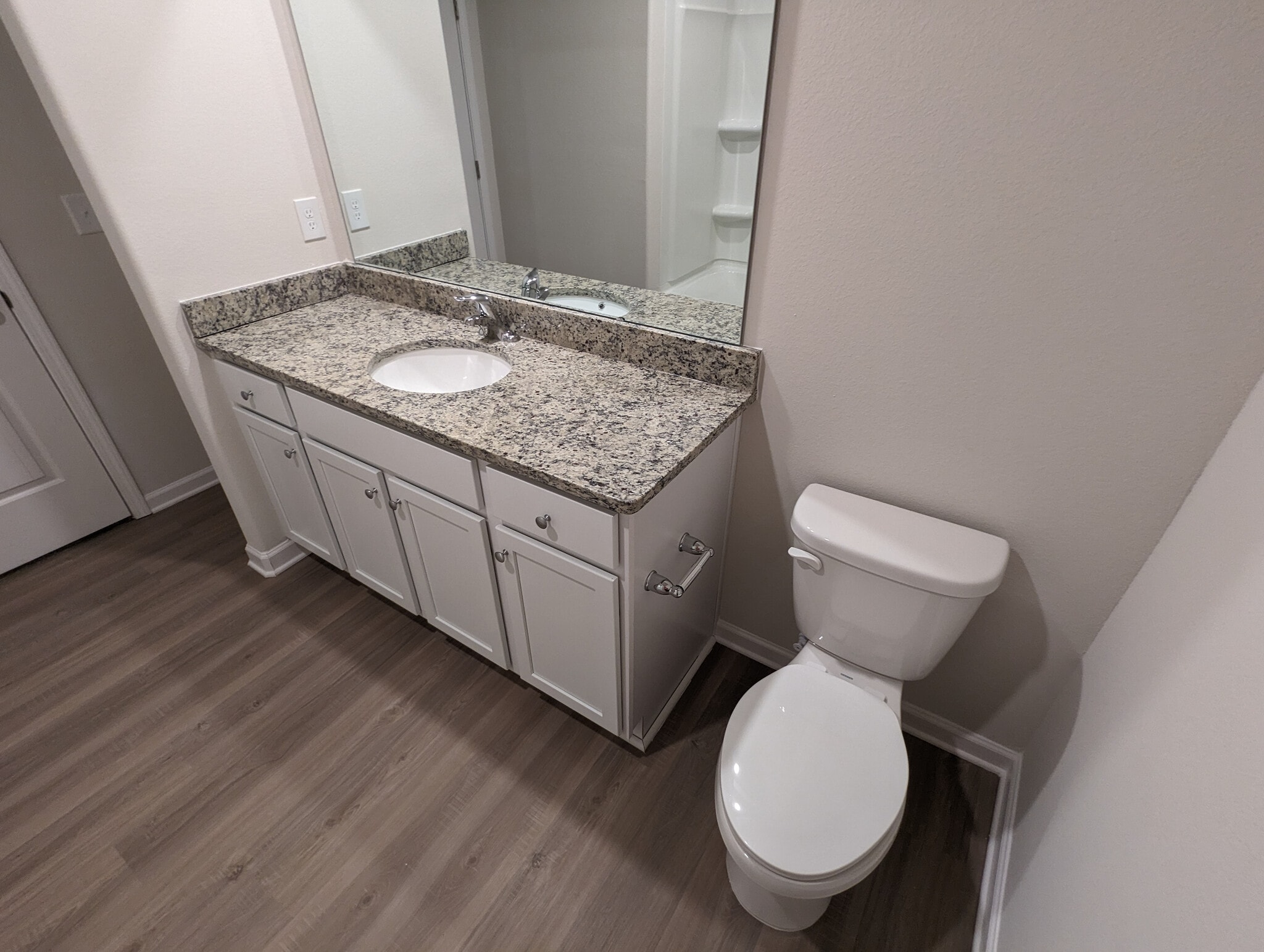 Building Photo - Room in House on Nia Rd