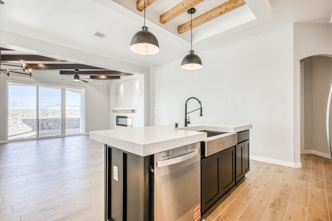 Building Photo - Beautiful East side House 4 bed-2.5 baths, part of The  Club that includes Swimming Pool, Gym, Te...