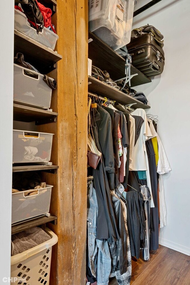 Building Photo - 1740 N Maplewood Ave