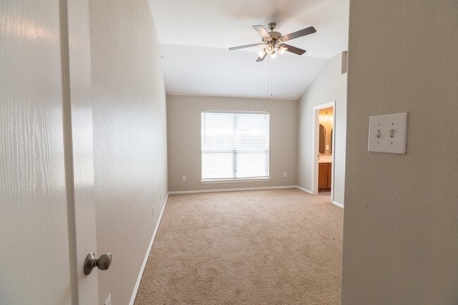 Building Photo - 1052 Windy Grove Ln