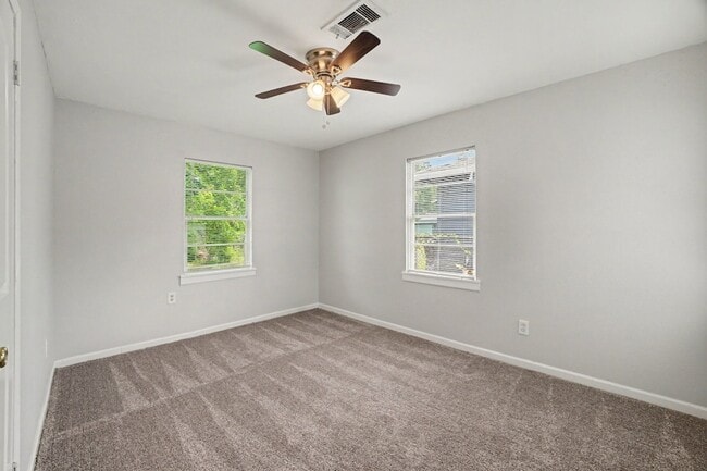 Building Photo - 8433 Woodlyn Rd