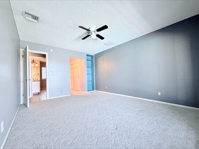 Building Photo - Charming Single Family Home With Pool