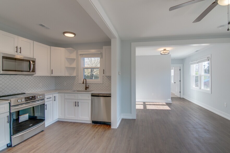Dining Area /Kitchen - 515 flint st