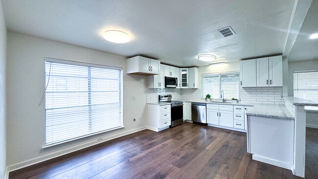 Building Photo - 8421 Randy Dr